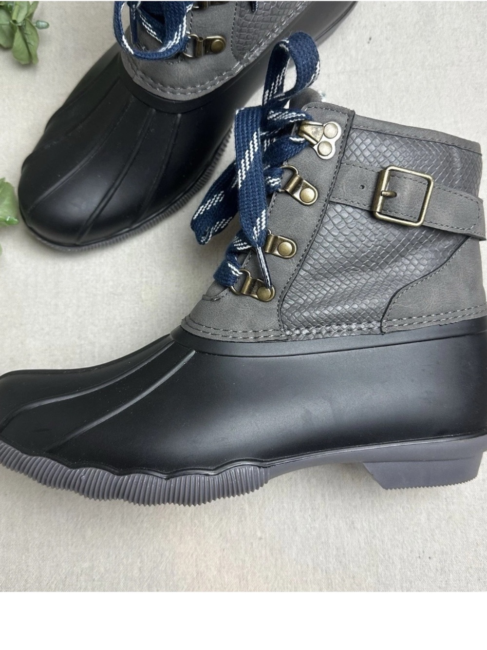 Maurices Size 8.5 Jade Side Buckle Lace Up Duck Boots Gray